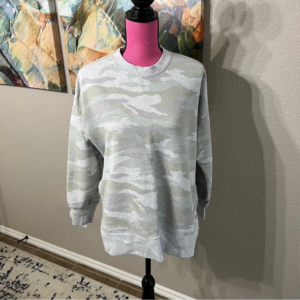 Aerie Gray/Green Camo Crew Neck Sweatshirt - Size M